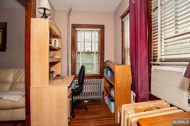 55 Linden Ave, Elmwood Park NJ  07407-2746 exterior