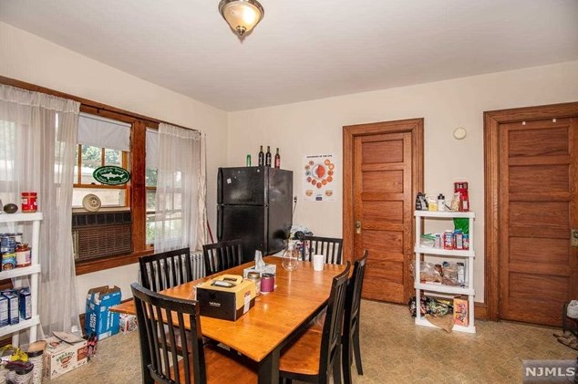 55 Linden Ave, Elmwood Park NJ  07407-2746 exterior