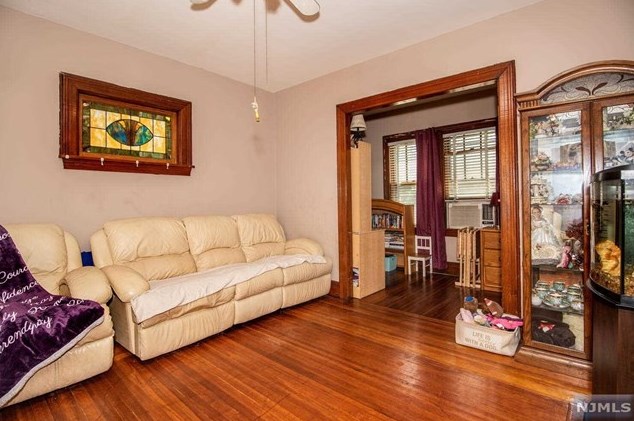 55 Linden Ave, Elmwood Park NJ  07407-2244 exterior