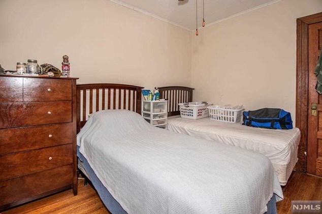 55 Linden Ave, Elmwood Park NJ  07407-2746 exterior