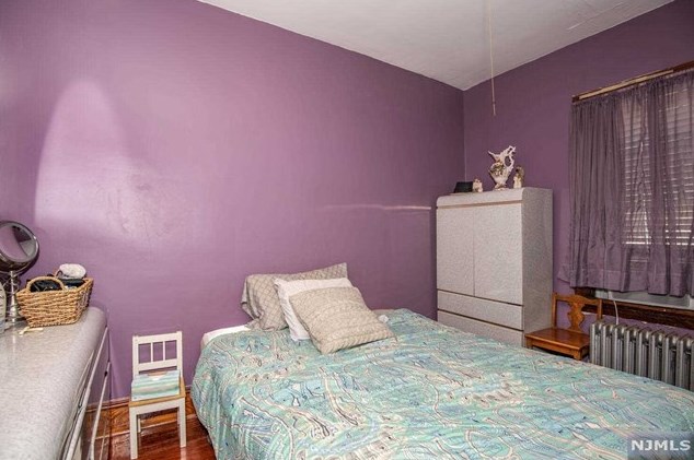 55 Linden Ave, Elmwood Park NJ  07407-2746 exterior