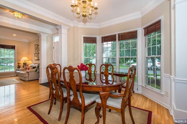 54 Buckthorn Ct, Paramus NJ  07652-1332 exterior