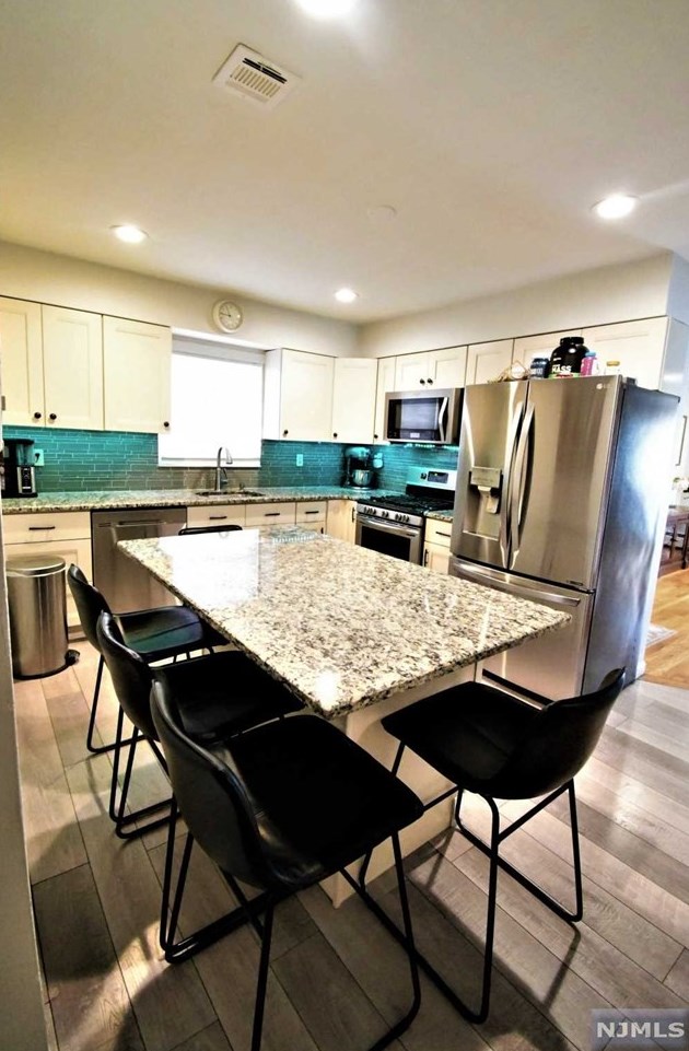 155 Weigands Ln, Secaucus NJ  07094-2128 exterior