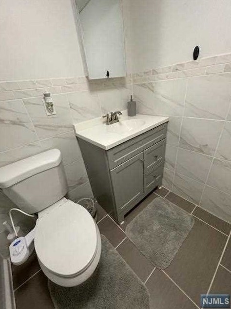 155 Weigands Ln, Secaucus NJ  07094-2128 exterior