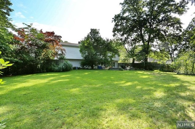 47 Franklin Ct, Emerson NJ  07630-1419 exterior