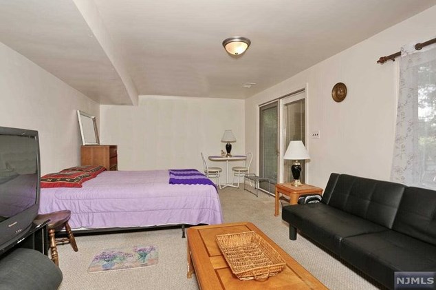 47 Franklin Ct, Emerson NJ  07630-1419 exterior