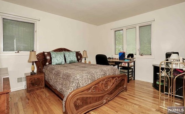 47 Franklin Ct, Emerson NJ  07630-1419 exterior