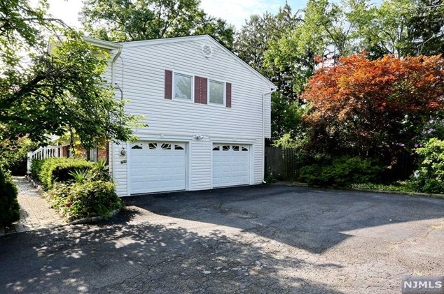 47 Franklin Ct, Emerson NJ  07630-1419 exterior