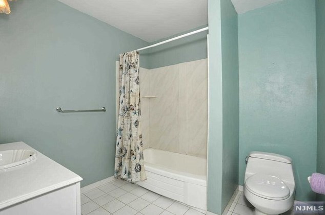 47 Franklin Ct, Emerson NJ  07630-1419 exterior