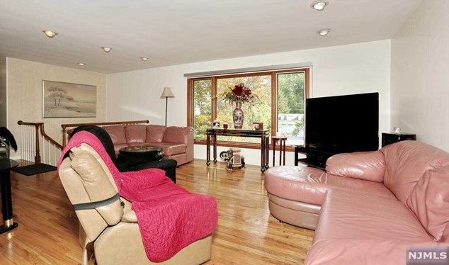 47 Franklin Ct, Emerson NJ  07630-1419 exterior