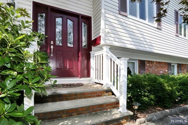 47 Franklin Ct, Emerson NJ  07630-1419 exterior