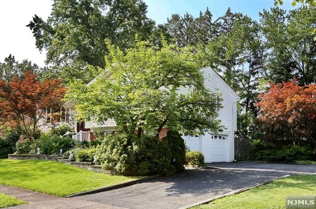 47 Franklin Ct, Emerson NJ  07630-1419 exterior