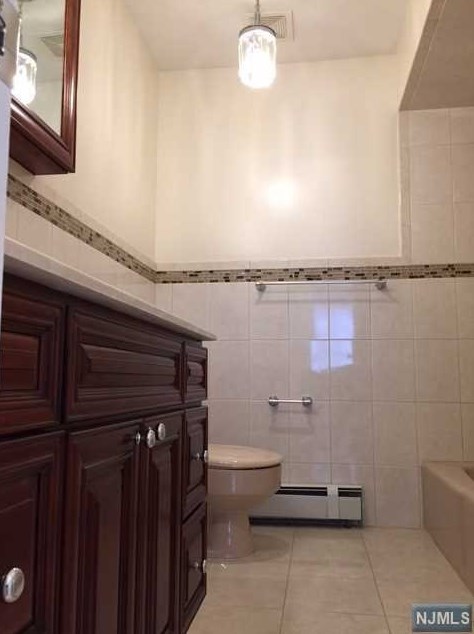 234 Orient Way, Lyndhurst NJ  07071-1636 exterior