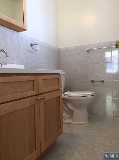 234 Orient Way, Lyndhurst NJ  07071-1636 exterior