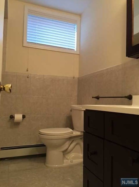 234 Orient Way, Lyndhurst NJ  07071-1636 exterior