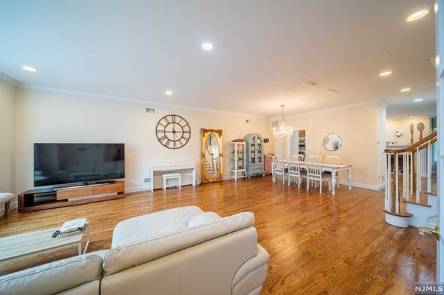 32 Candlewood Dr, Westwood NJ  07675-7055 exterior