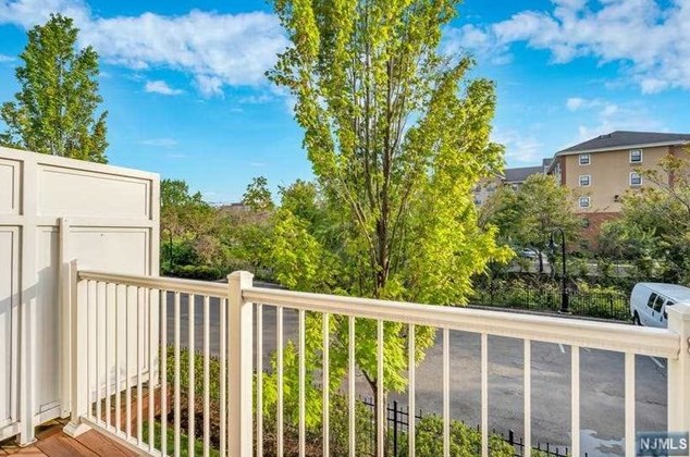 8 Mallard Pl, Secaucus NJ  07094-2930 exterior
