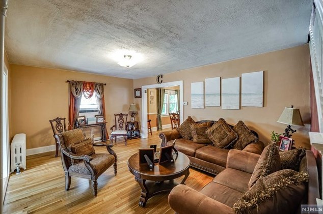 173 Central Ave, Bergenfield NJ 07621-1209 exterior