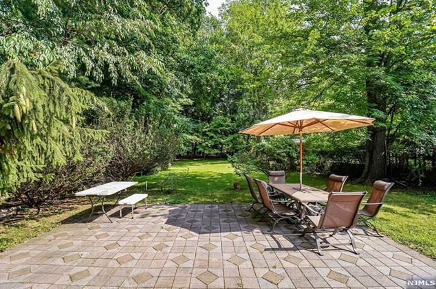 173 Central Ave, Bergenfield NJ 07621-1209 exterior