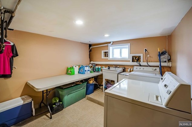 173 Central Ave, Bergenfield NJ 07621-1209 exterior