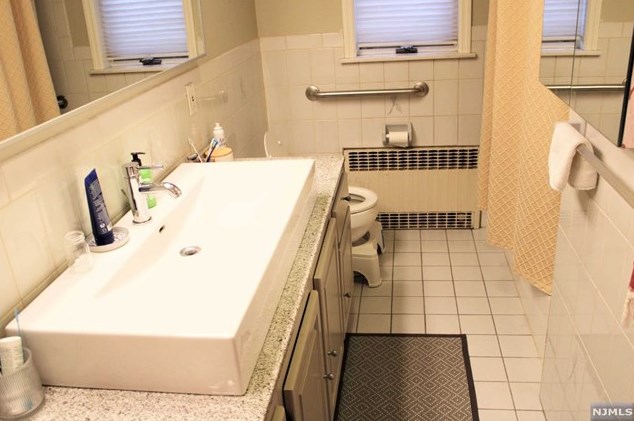244 Meadow Ln, Secaucus NJ  07094-4317 exterior