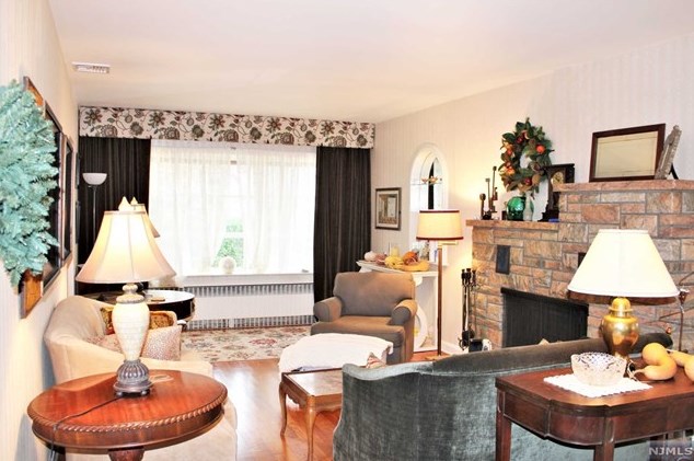 244 Meadow Ln, Secaucus NJ  07094-4317 exterior