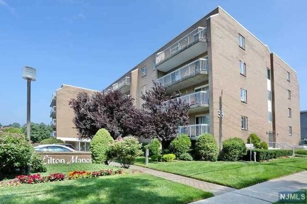 38 Moonachie Rd, Hackensack NJ  07601-6636 exterior