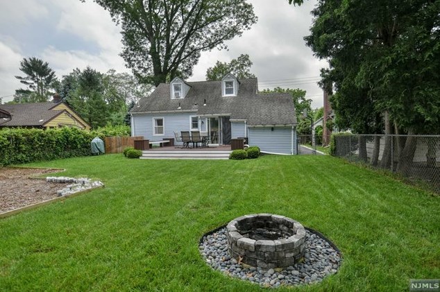 216 Godwin Ave, Wyckoff NJ  07481-2018 exterior