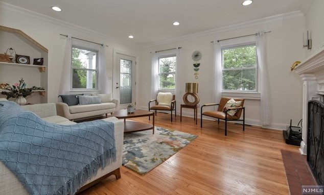 216 Godwin Ave, Wyckoff NJ  07481-2018 exterior