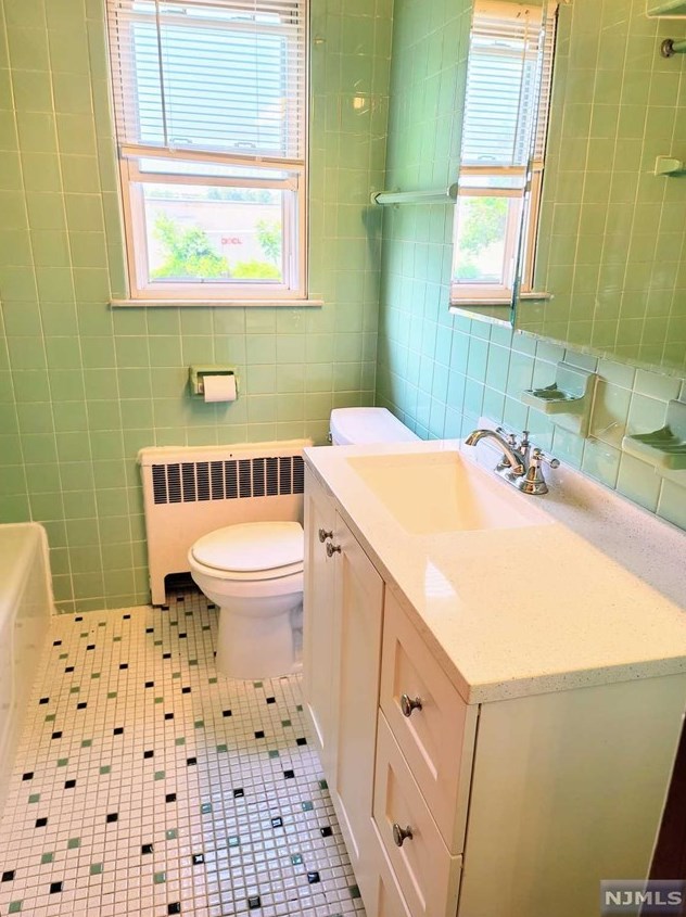 135 Scoles Ave, Clifton NJ  07012-1119 exterior