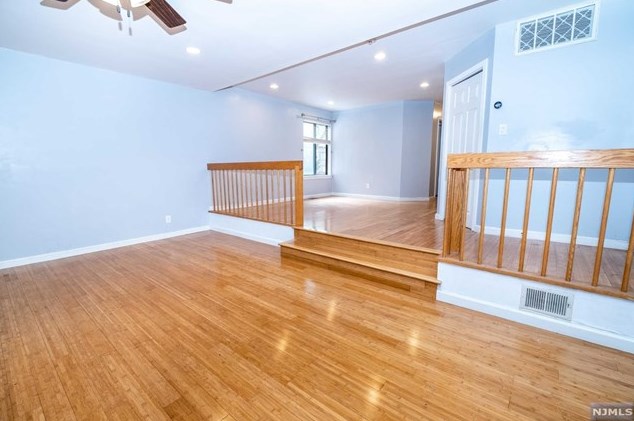 523 Teal Plz, Secaucus NJ  07094-2217 exterior