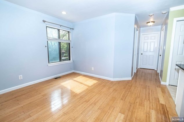 523 Teal Plz, Secaucus NJ  07094-2217 exterior