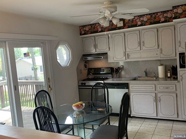 951 Bridge St, Westwood NJ  07676-4227 exterior