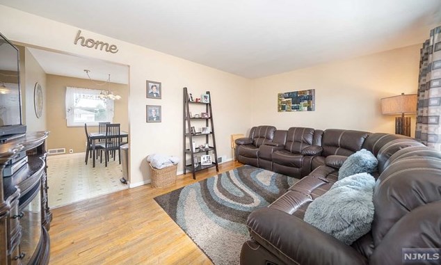 1018 Gillis Pl, Secaucus NJ  07094-4218 exterior