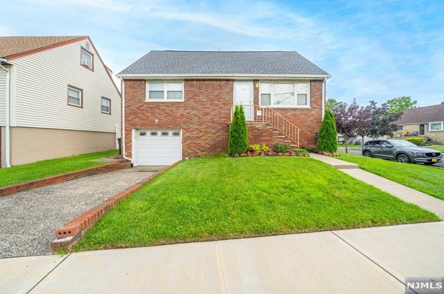 1018 Gillis Pl, Secaucus NJ  07094-4218 exterior