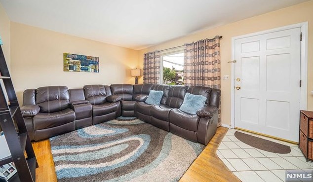 1018 Gillis Pl, Secaucus NJ  07094-4218 exterior