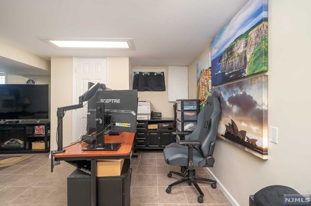 1018 Gillis Pl, Secaucus NJ  07094-4218 exterior