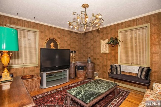 311 Viviney St, Elmwood Park NJ  07407-2122 exterior