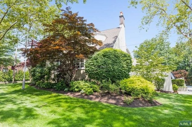 1014 Arcadian Way, West Fort Lee NJ  07024-6304 exterior