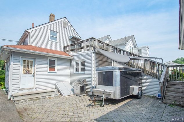 125 Passaic Ave, Paterson NJ  07506-1433 exterior