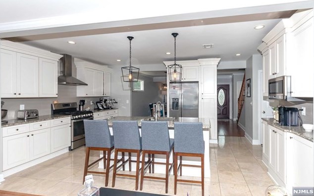 276 Watson Ave, Lyndhurst NJ  07071-1829 exterior