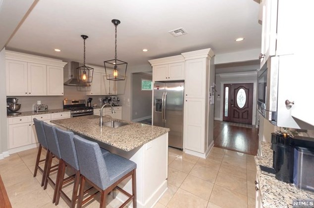 276 Watson Ave, Lyndhurst NJ  07071-1829 exterior