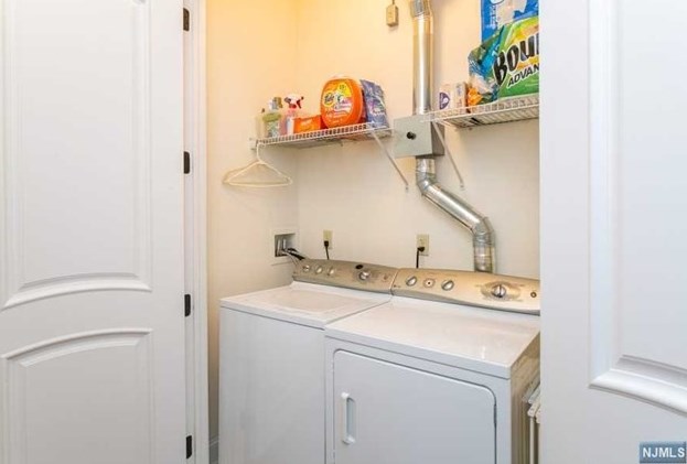 3211 The Plz, Tenafly NJ  07670-1044 exterior