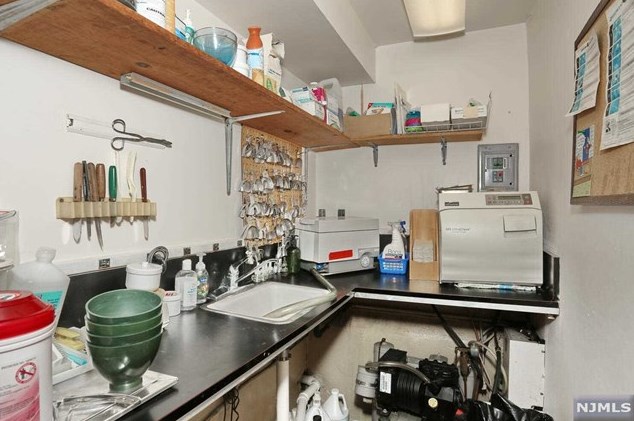 1 Lincoln Ave, Elmwood Park NJ  07407-1614 exterior