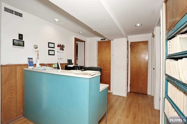 1 Lincoln Ave, Elmwood Park NJ  07407-1614 exterior