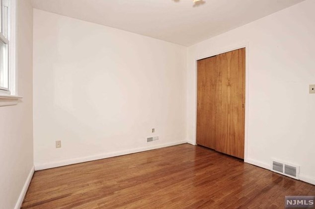 1 Lincoln Ave, Elmwood Park NJ  07407-1614 exterior