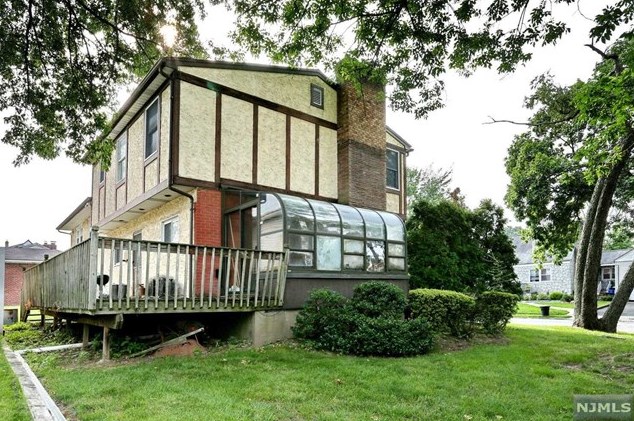 1 Lincoln Ave, Elmwood Park NJ  07407-1614 exterior