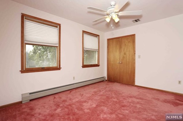 1 Lincoln Ave, Elmwood Park NJ  07407-1614 exterior