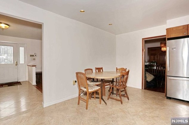 1 Lincoln Ave, Elmwood Park NJ  07407-1614 exterior