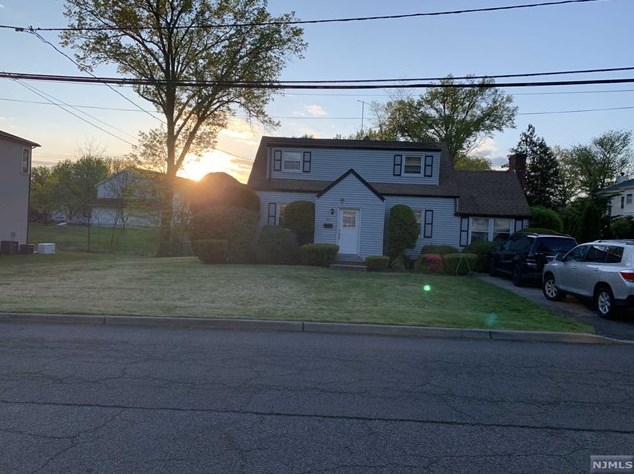 513 Kendrick St, Paramus NJ  07652-1622 exterior